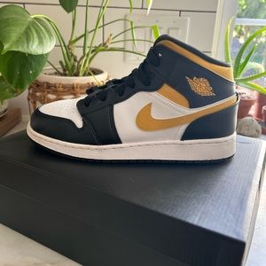 Jordan 1 mid pollen/black